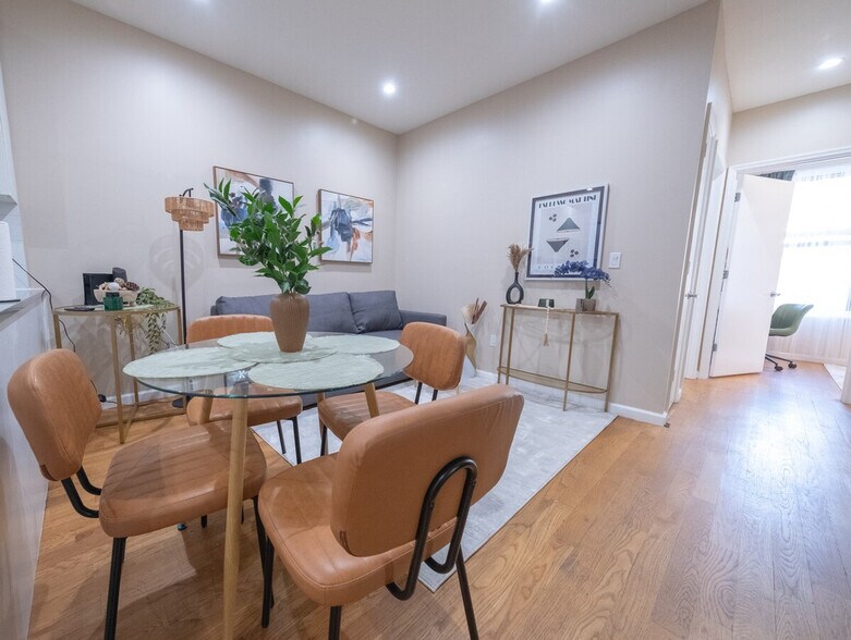 Building Photo - 230 W 113th St