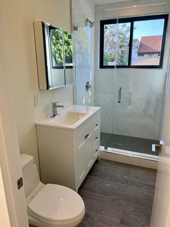 Building Photo - 2520 5th St