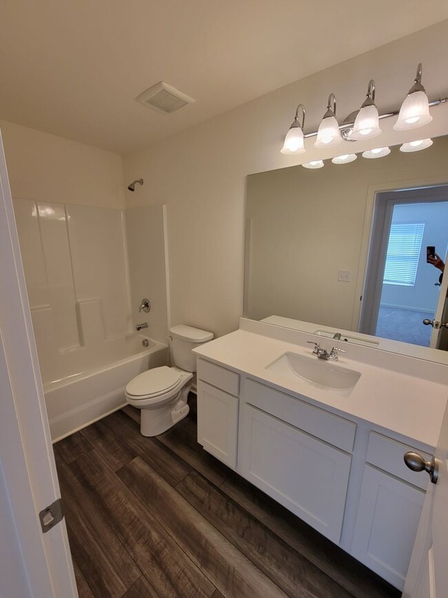 Building Photo - Townhome in McDonough!