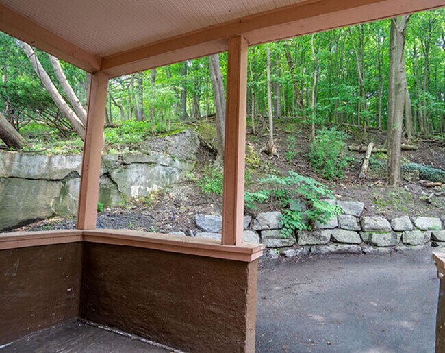 Building Photo - 3 Bedroom Apartment - Available 7/1/26 - C...