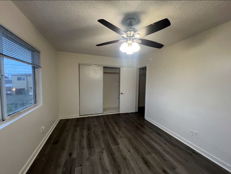 Building Photo - 1348 W 92nd St