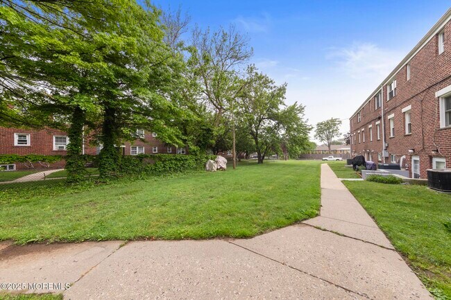 Building Photo - 317 Bath Ave