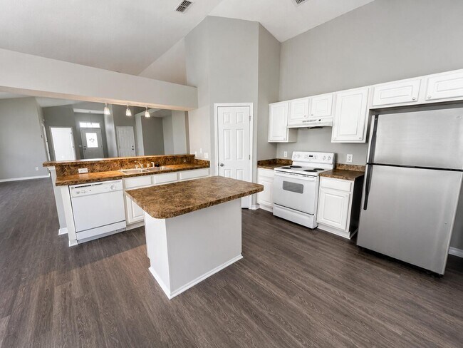 Building Photo - 124 Sandstone Trail