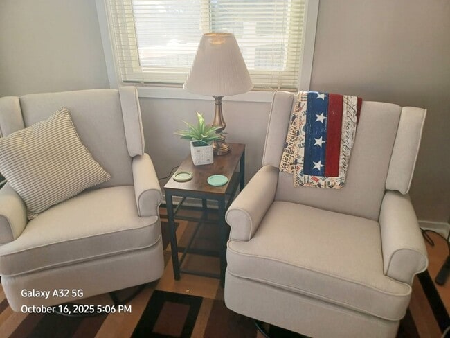 Building Photo - Adorable Waterfront Condo
