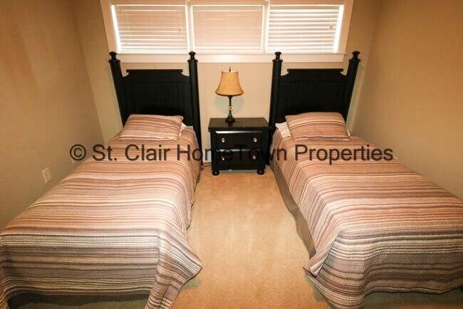 Building Photo - 475 River Forest Ln
