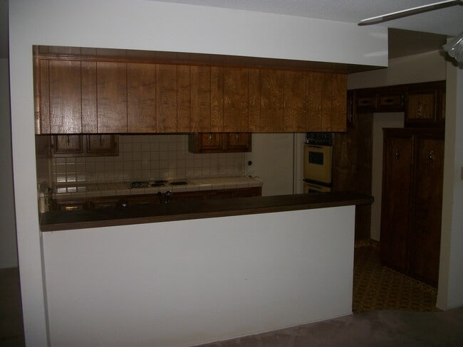 Building Photo - 2-Bed, 2-Bath Condo in Bakersfield | Garag...