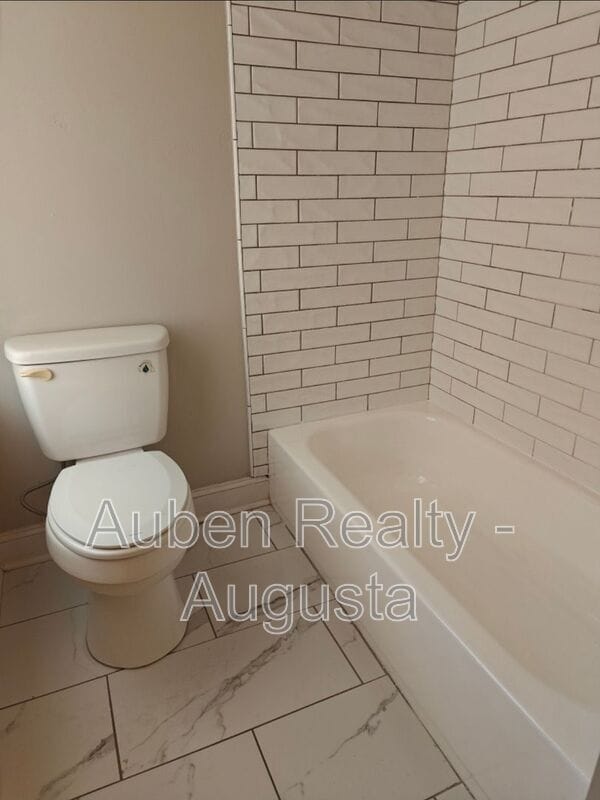 Building Photo - 410 4th St