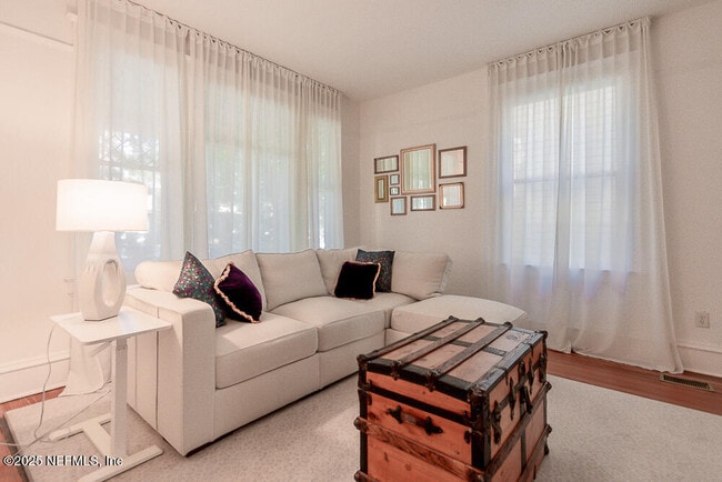 Building Photo - 1838 Silver St