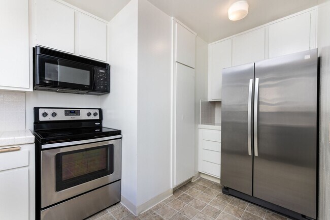 Building Photo - High Rise Condo 1bed 2 Full Bath