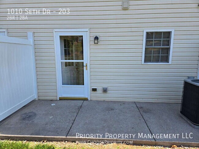 Building Photo - 1010 Seth Dr