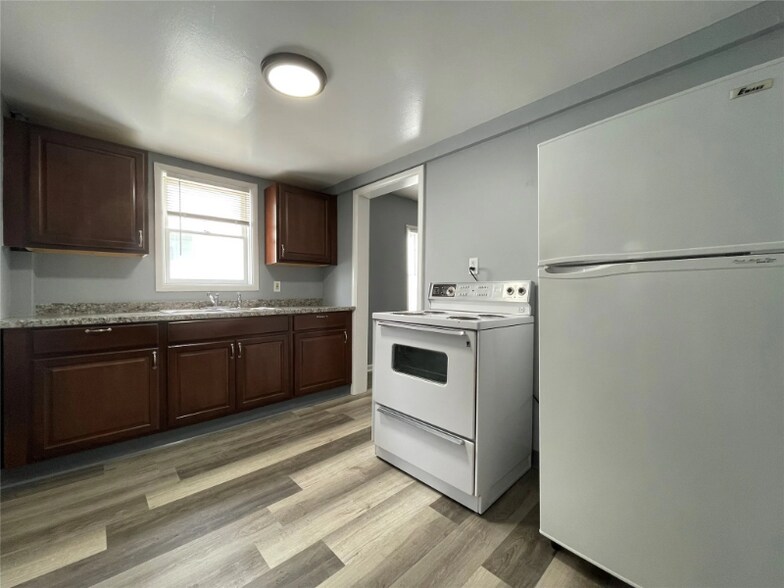 Building Photo - 2213-2215 7th Ave N