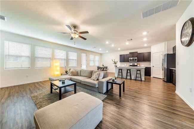 Building Photo - 1111 Diggy Dr