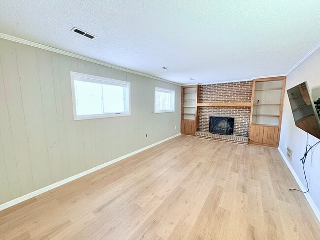 Building Photo - 101 Knight Cir