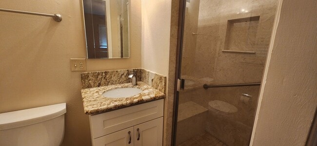 Building Photo - Beautifully Updated 3 Bedroom 2 Bathroom Home in the Highly Desirable S. Land park Neighborhood