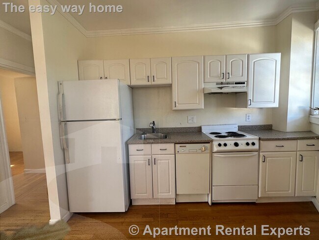 Building Photo - 4 Bishop Allen Dr