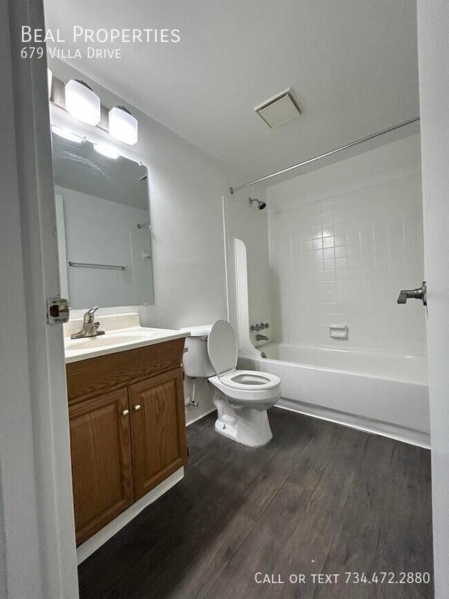 Building Photo - 679 Villa Dr