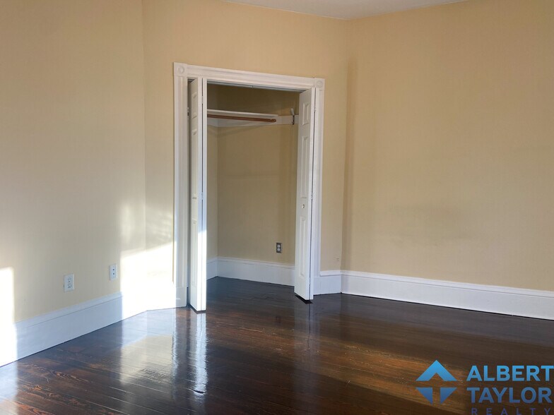 Building Photo - 19 Parker Hill Ave