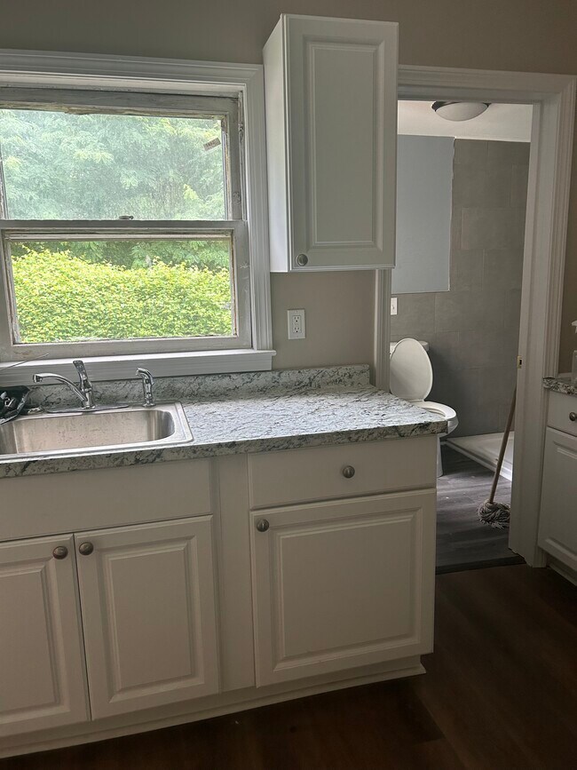 Building Photo - 101 W Gibbs St