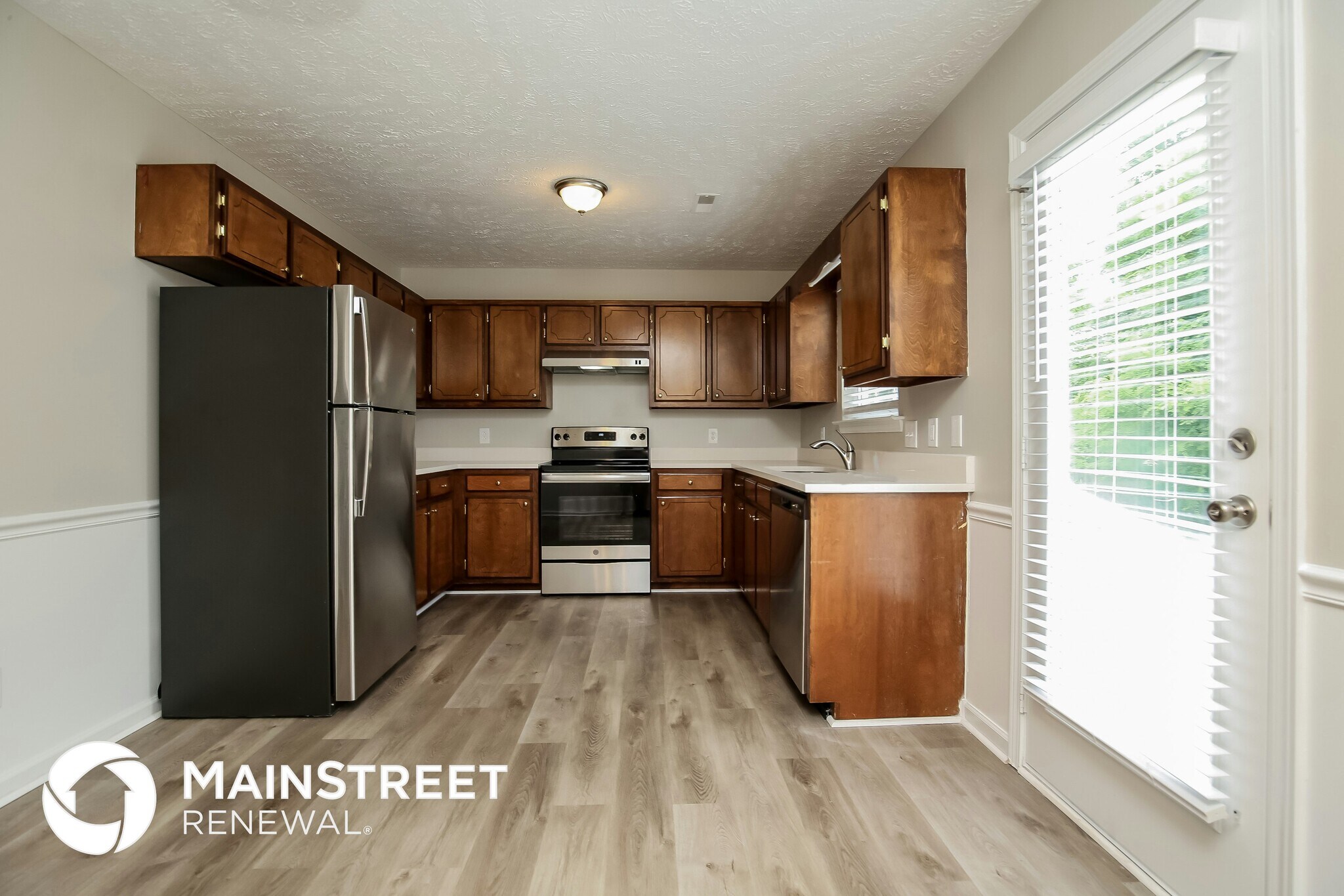 Building Photo - 352 Royal Garden Dr