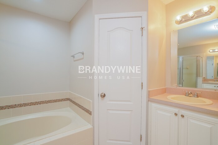 Building Photo - 3159 Wavering Ln