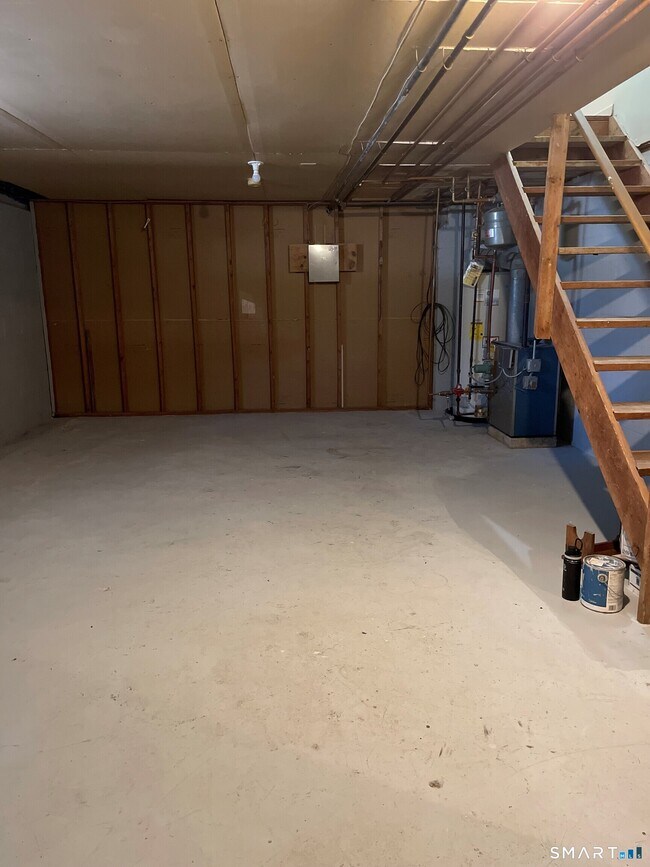 Building Photo - 20 Spring Hill Ave