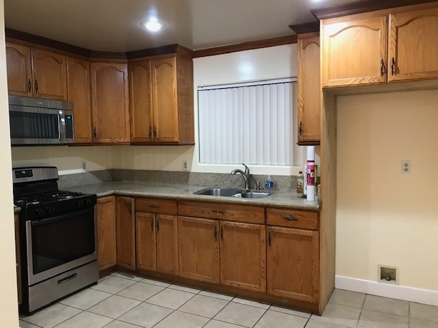 Building Photo - 13981 Van Nuys Blvd