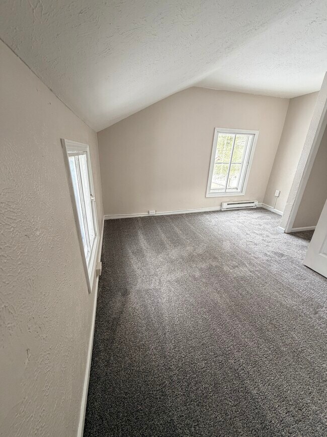 Building Photo - 118 W Grove St