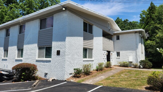 Building Photo - 100 Terrace Dr NE