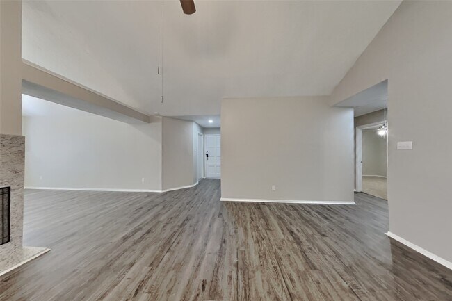 Building Photo - 2906 Lotus Ln