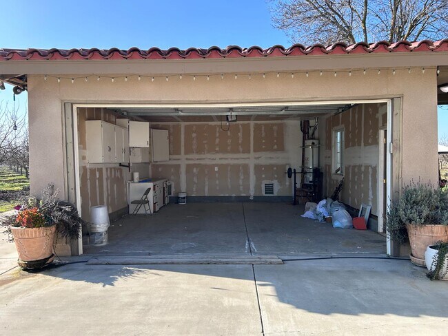 Building Photo - 10433 S Bethel Ave