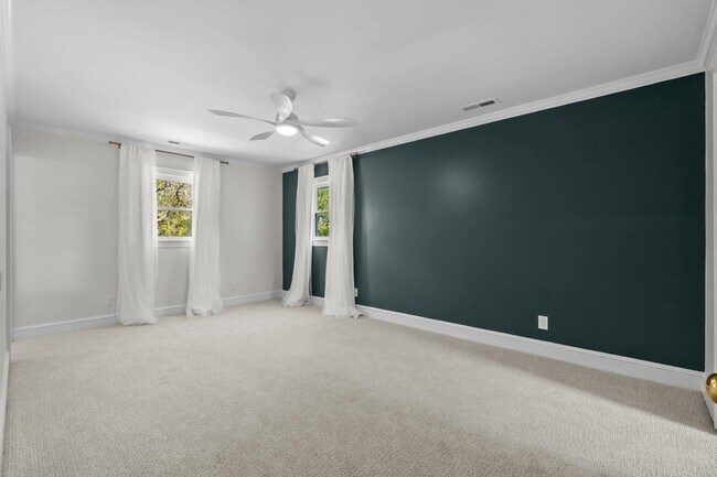 Building Photo - 5704 Woodside Ave