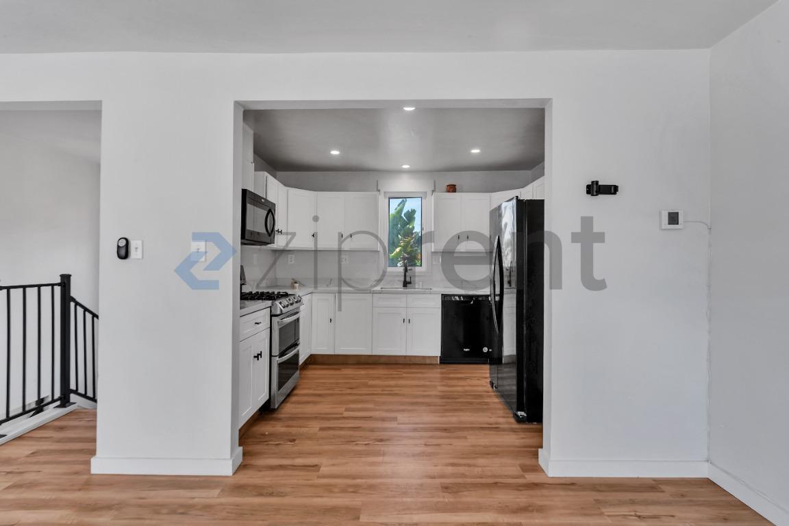 Building Photo - Unit N/a