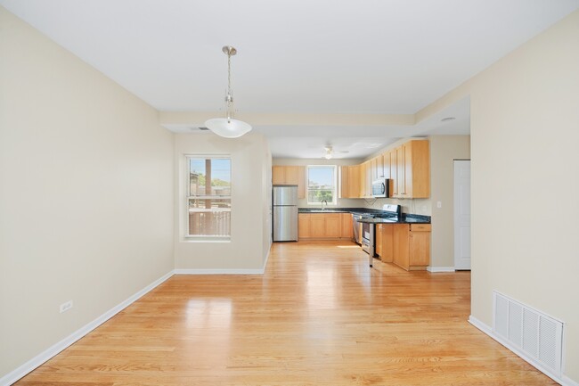 Building Photo - 1243 W Rosemont Ave