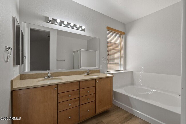 Building Photo - 18391 W Stinson Dr