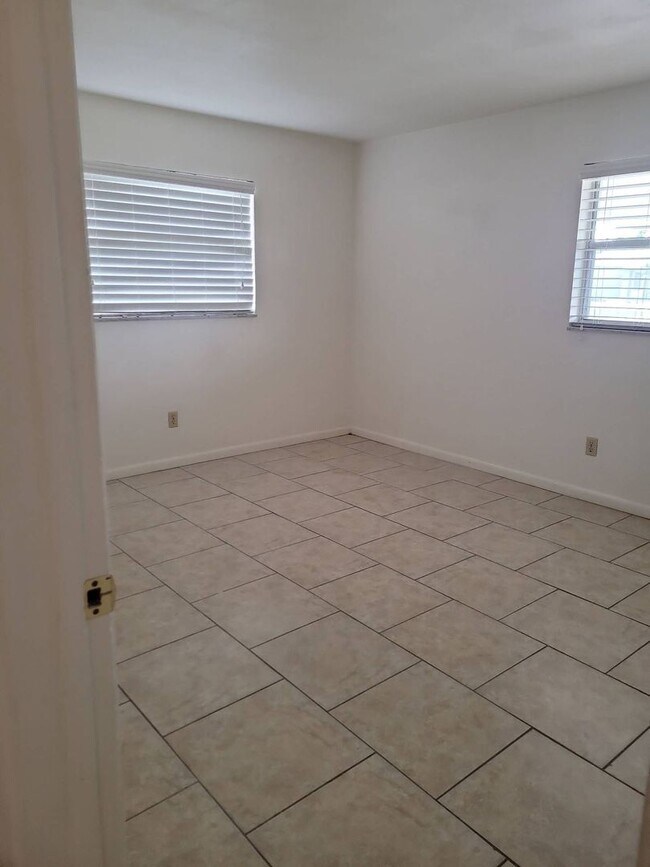 Building Photo - WR-30 Oaks Duplex- FOR SALE