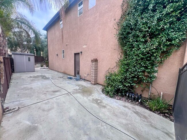 Building Photo - 5 bedroom Winchester home with a 3 car garage for LEASE!