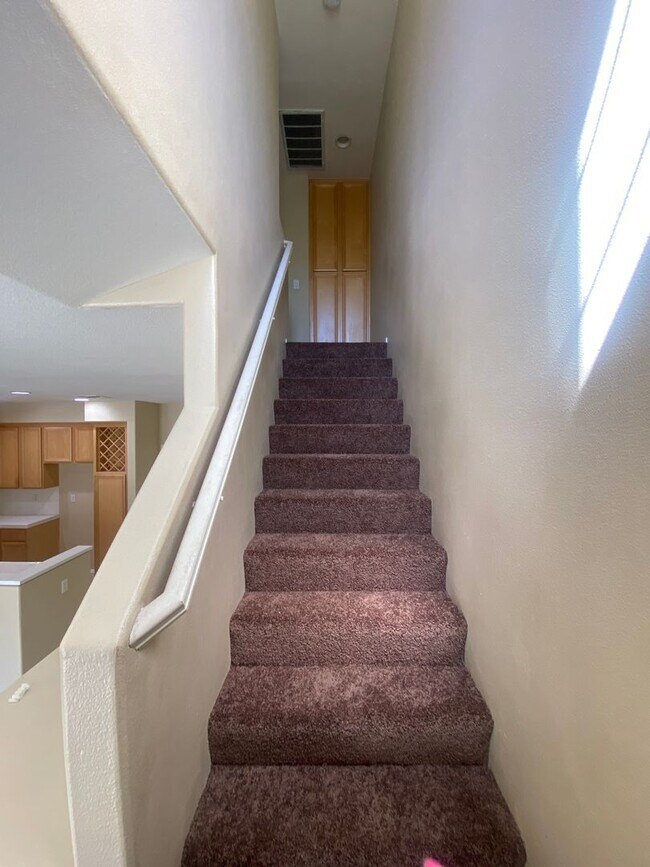 Building Photo - Anaheim HIlls 3 Bedroom