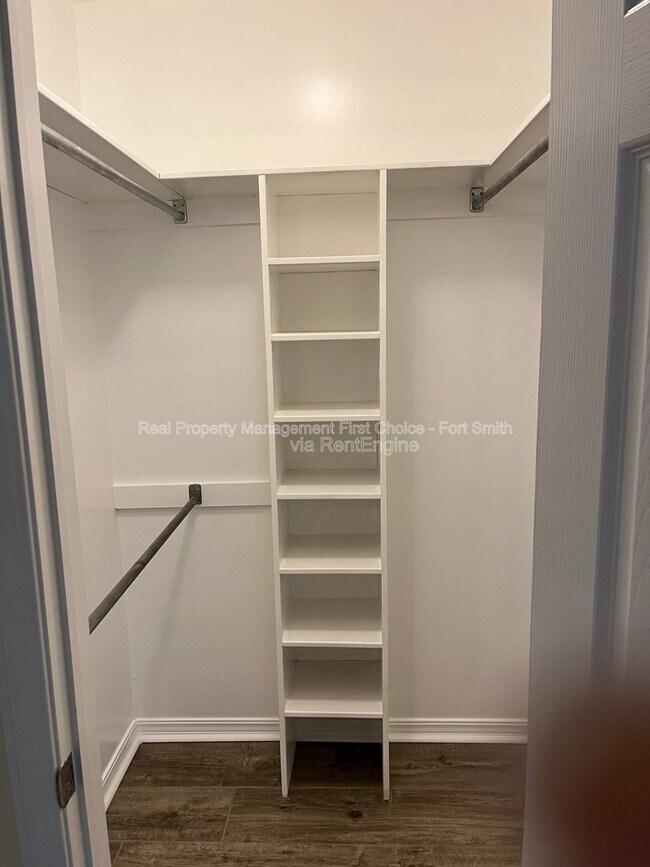 Building Photo - 3200 S 56th St