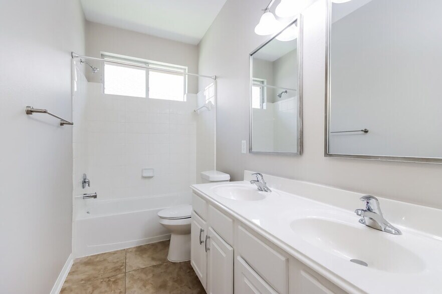 Building Photo - 25589 Oakhurst Forest Dr