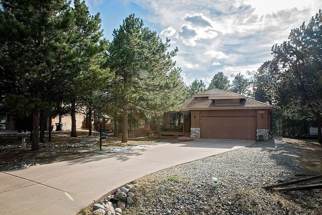 Building Photo - 2137 Valley View Dr