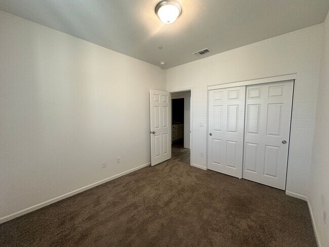 Building Photo - NW Visalia home coming soon!