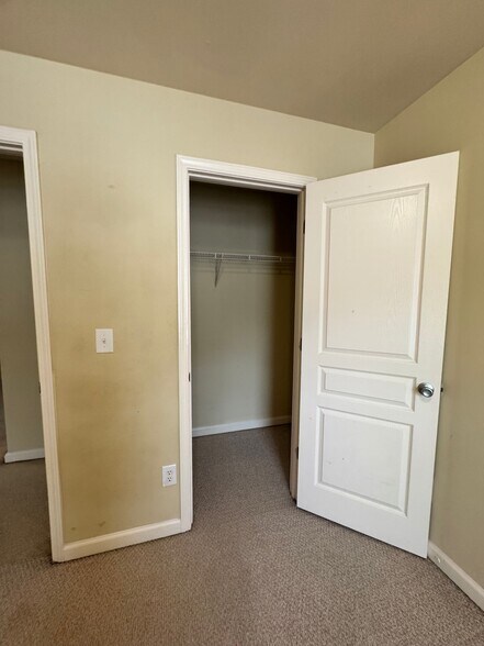 Building Photo - 6215 Elmshorn Way