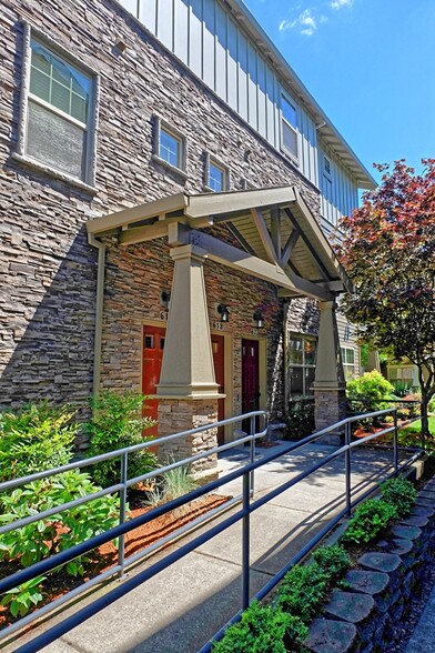 Building Photo - 618 NE Garswood Ln