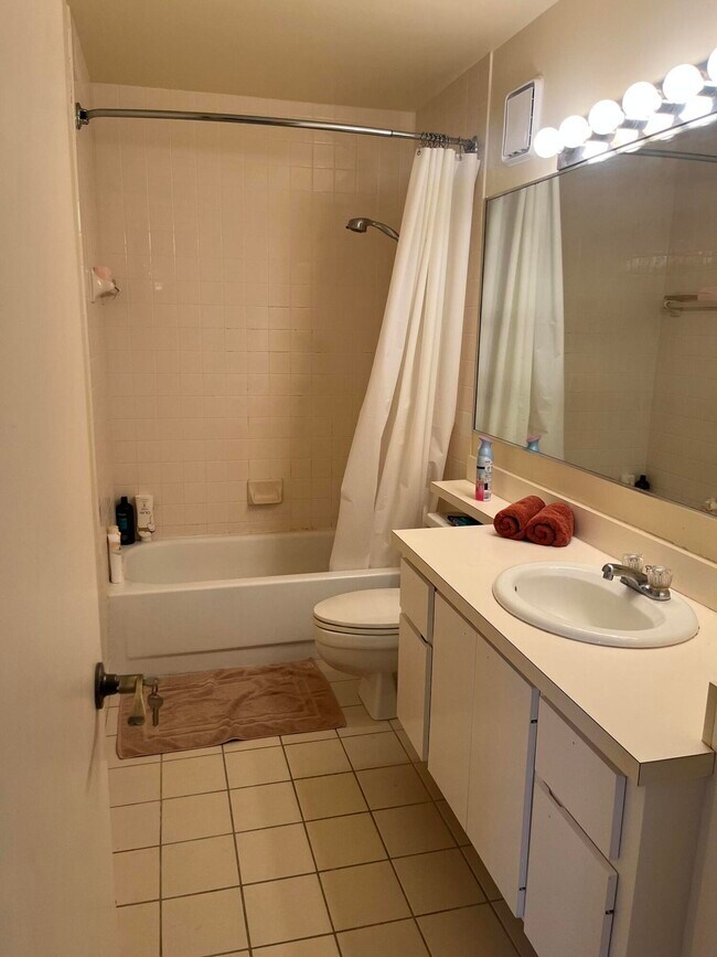 Building Photo - 8137 Bridgewater Ct