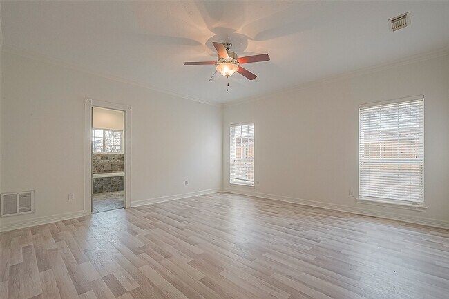 Building Photo - 1015 Sugar Lakes Dr