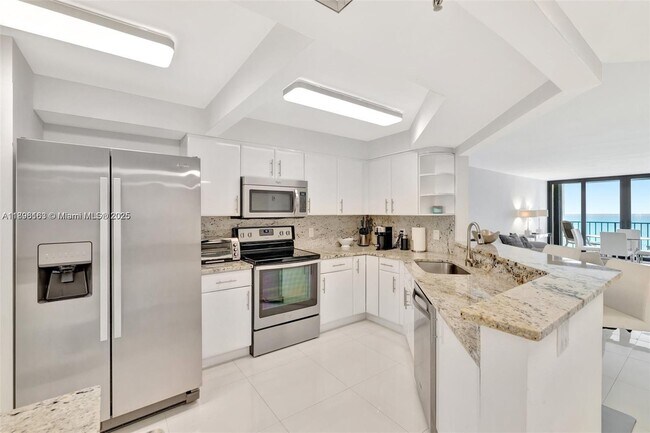 Building Photo - 9650 S Ocean Dr