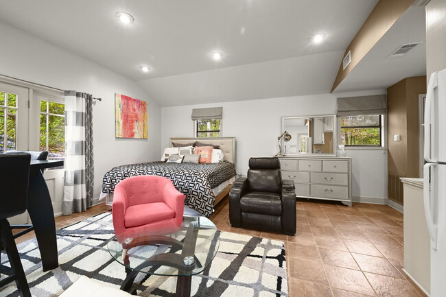 Building Photo - 4724 Lake Point Ave