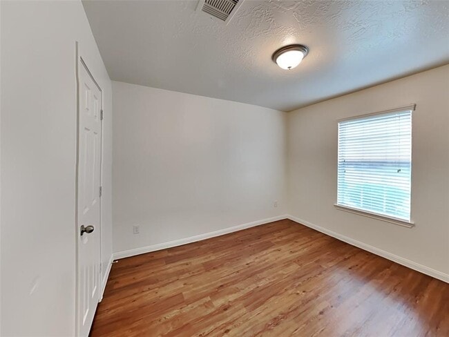 Building Photo - 26 Mira Loma Dr