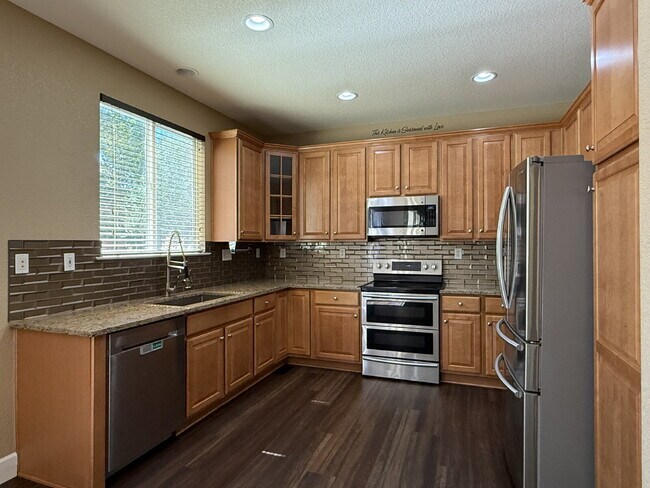 Building Photo - Gorgeous Reunion Home Features 4 Beds/2.5 Baths and Large Backyard. Close to Shopping, Dining and...