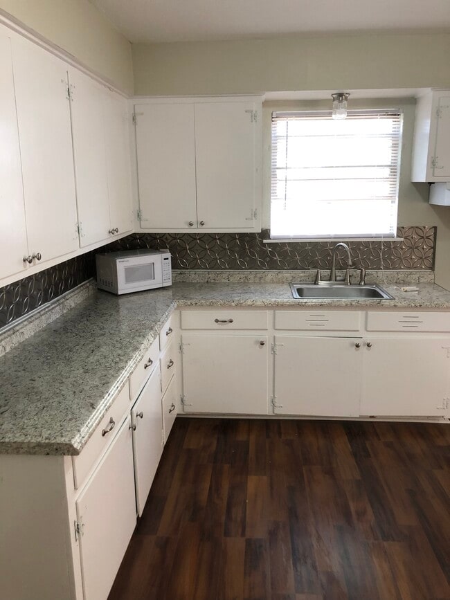 Building Photo - 1111 Sycamore St